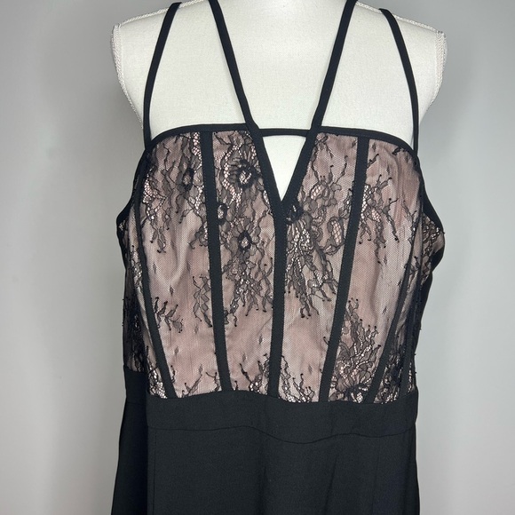 City Chic Lace Bodice Fitted Sensuous Dress - NWT! Size M/18 - Picture 6 of 7